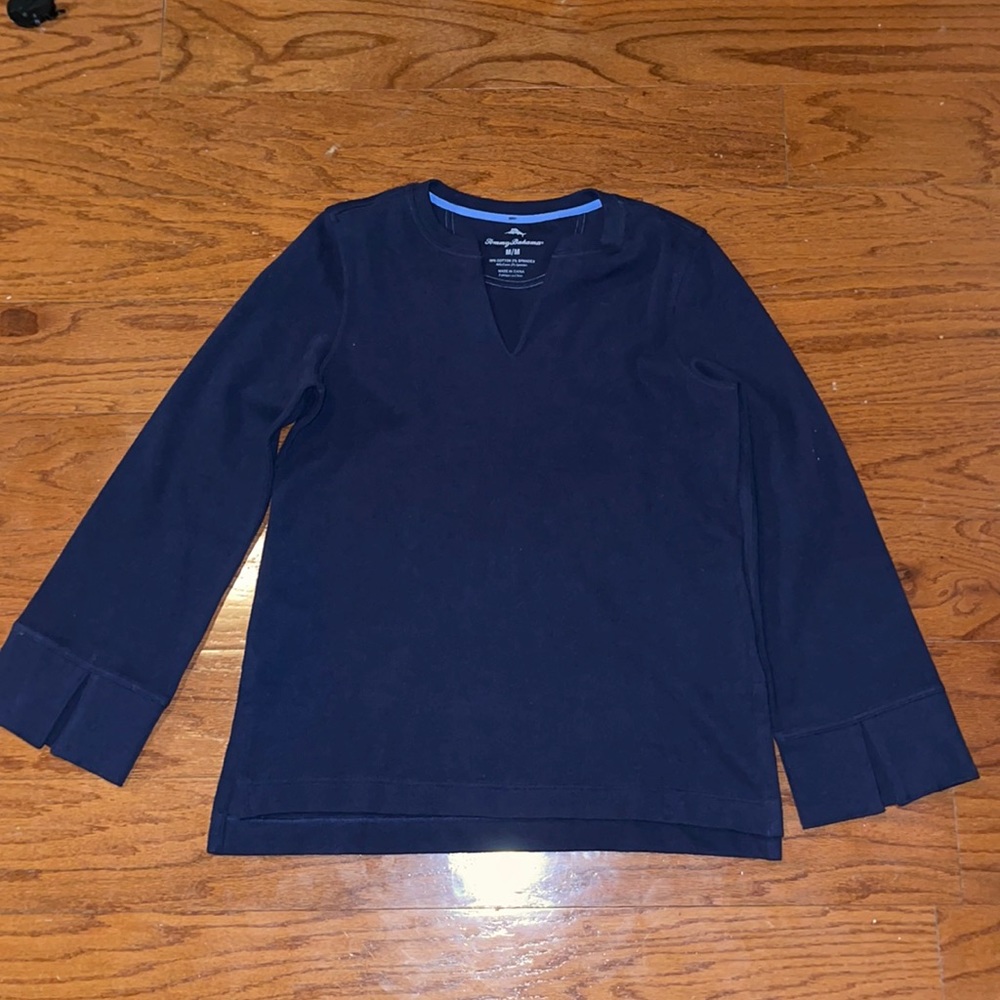 NWOT Tommy Bahama Woman’s Navy pullover v neck Belle sleeves slit sides Medium